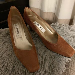 Women’s shoes vintage pumps. Size 8.  Proxy